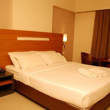 Hotel Tanish Residency Navi Mumbai Exterior foto